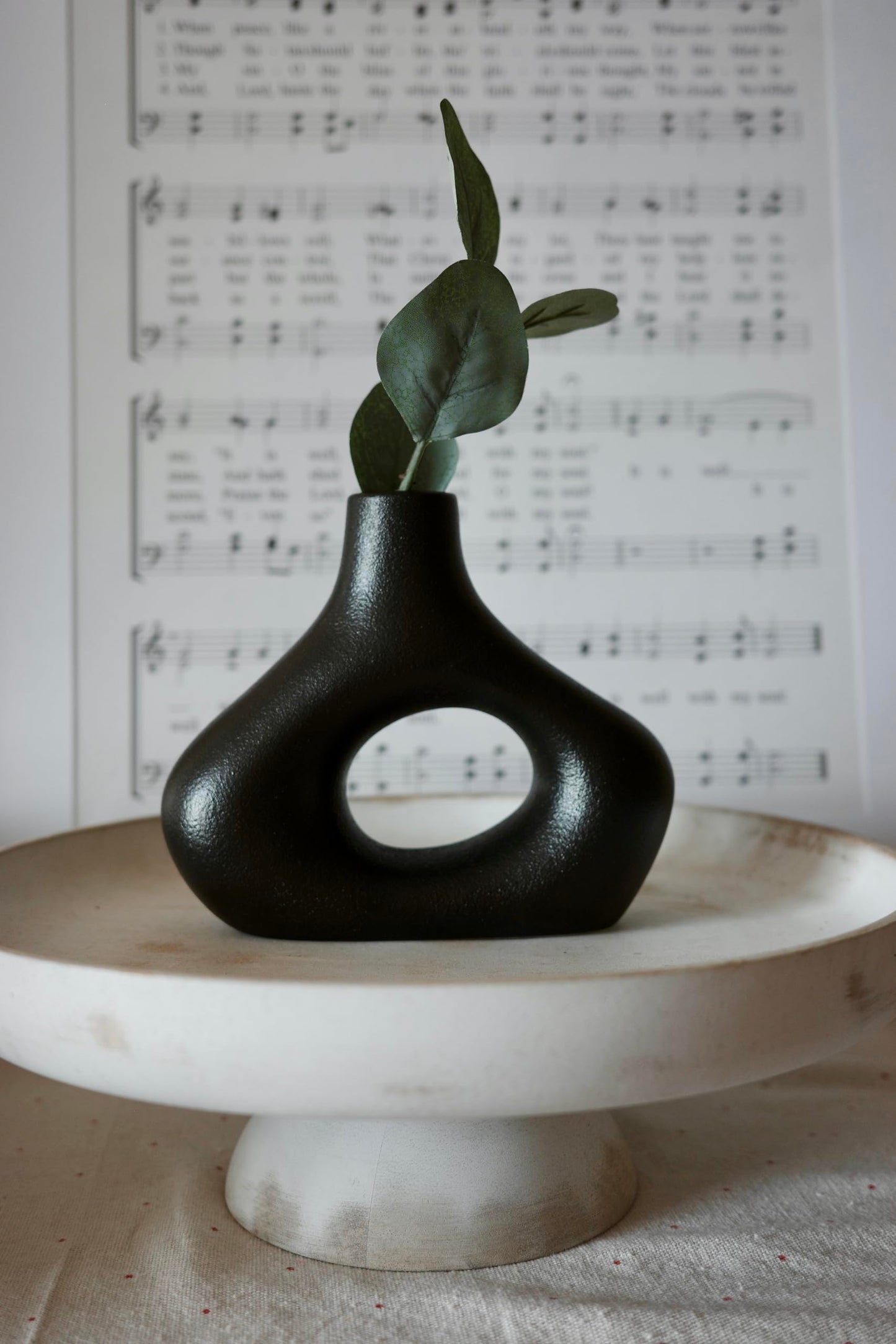 Carrot's Den Donut Vase, Set of 2 - White Large Ceramic Vase - Minimalist Nordic, Hollow | Table Centerpiece, Olive Plant, Wedding, Living Room, Bookshelf, Office, Modern Home, Entryway, Console