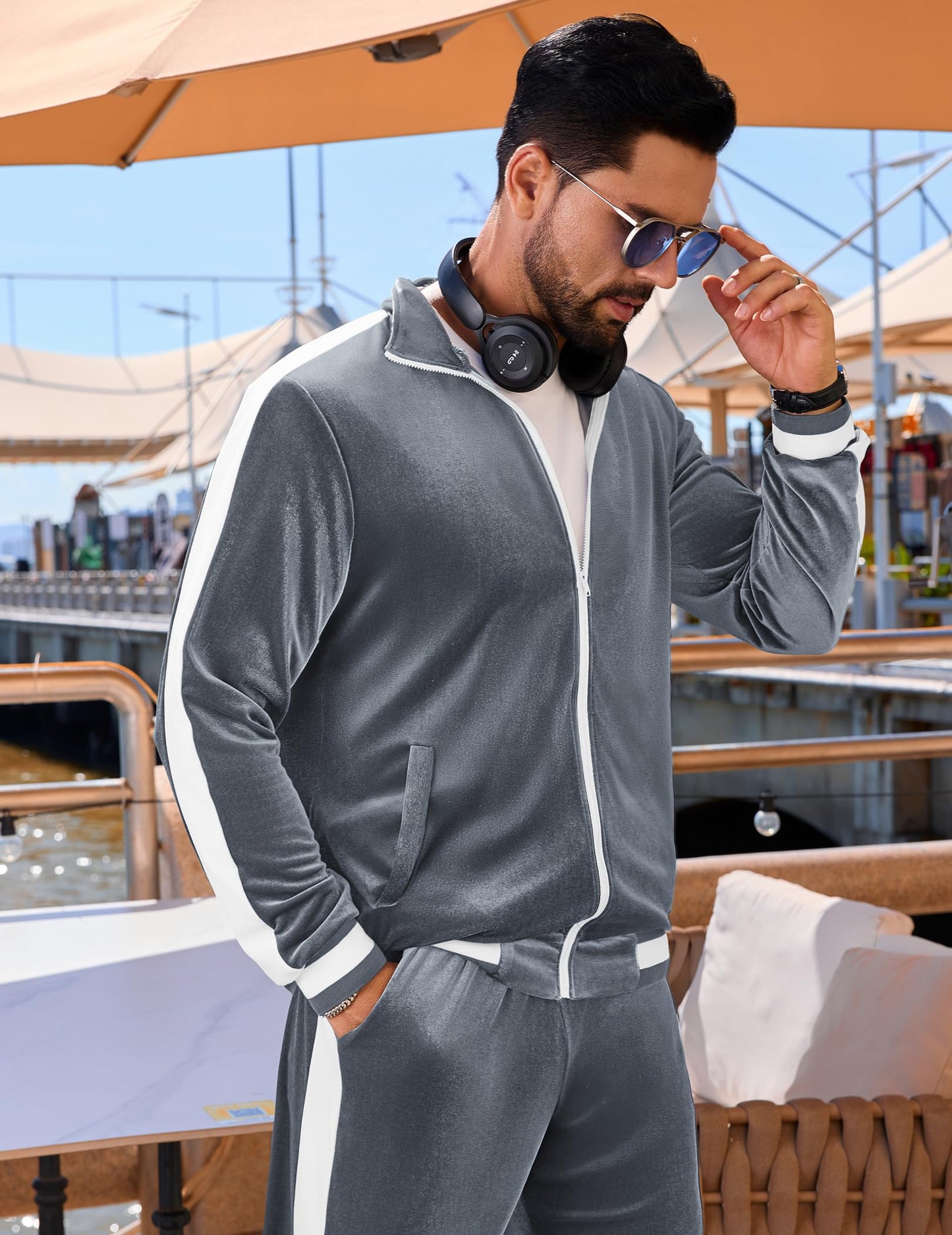 Vssjavun Men's 2 Piece Tracksuit Velour Track Suits Casual Sweatsuits Full Zip Velvet Jogging Suit Sets