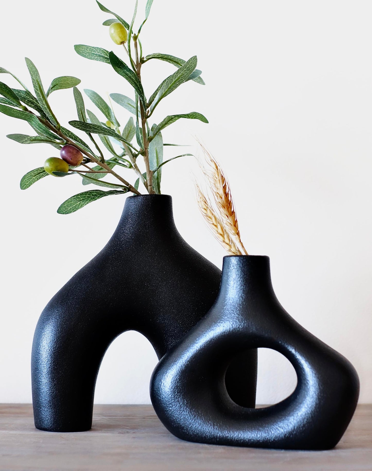 Carrot's Den Donut Vase, Set of 2 - White Large Ceramic Vase - Minimalist Nordic, Hollow | Table Centerpiece, Olive Plant, Wedding, Living Room, Bookshelf, Office, Modern Home, Entryway, Console